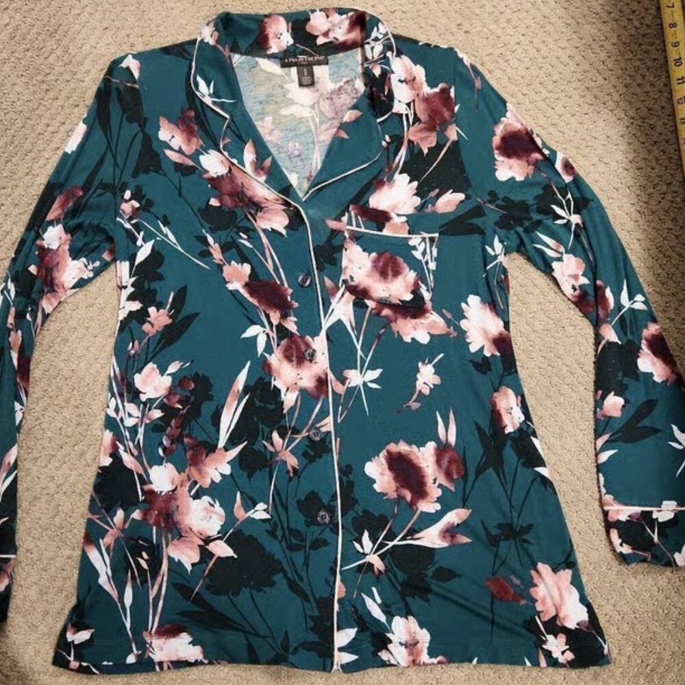 NEW A Pea in a Pod Sleep shirt. NEW SZ M